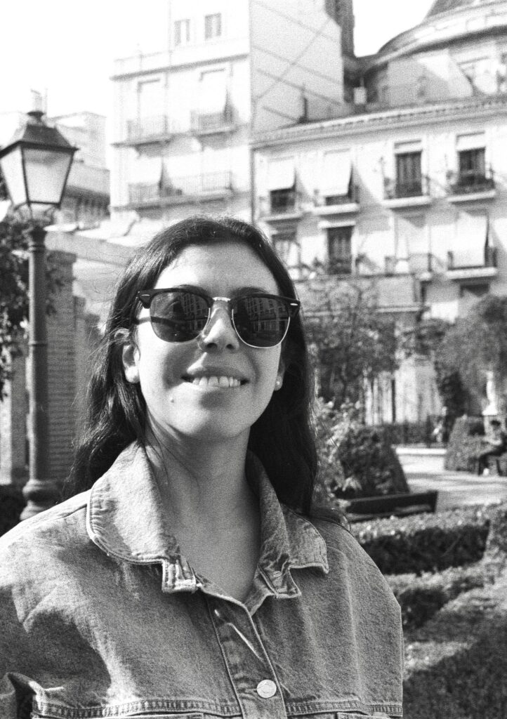 retrato de mujer en blanco y negro en Valencia con carrete ilford